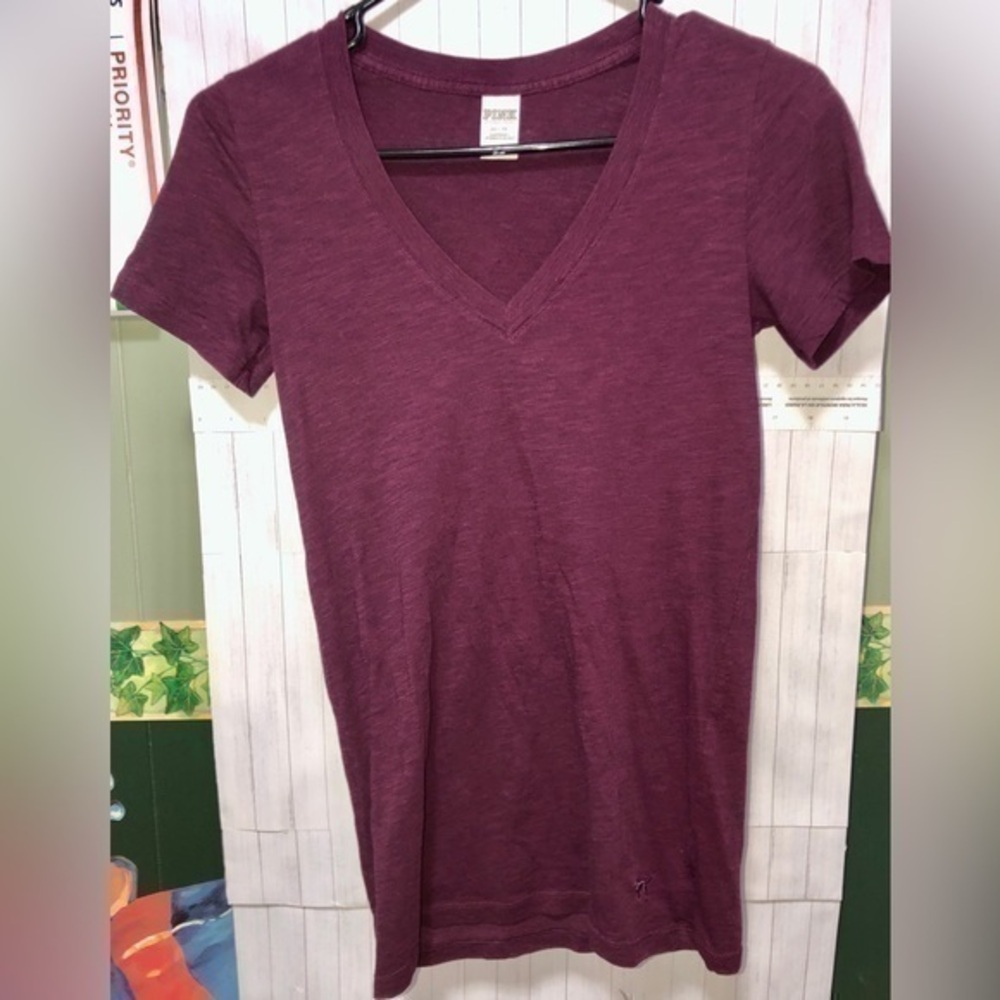 🚦VS PINK Wine colored v-neck T-shirt